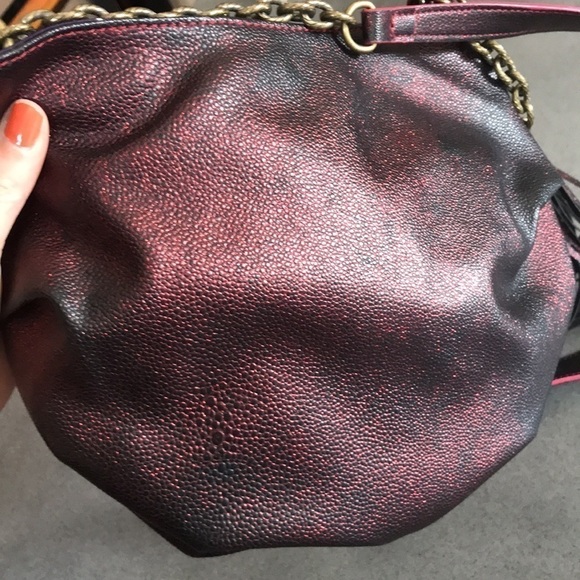 Vera Wang princess metallic chain crossbody bag - Picture 11 of 12